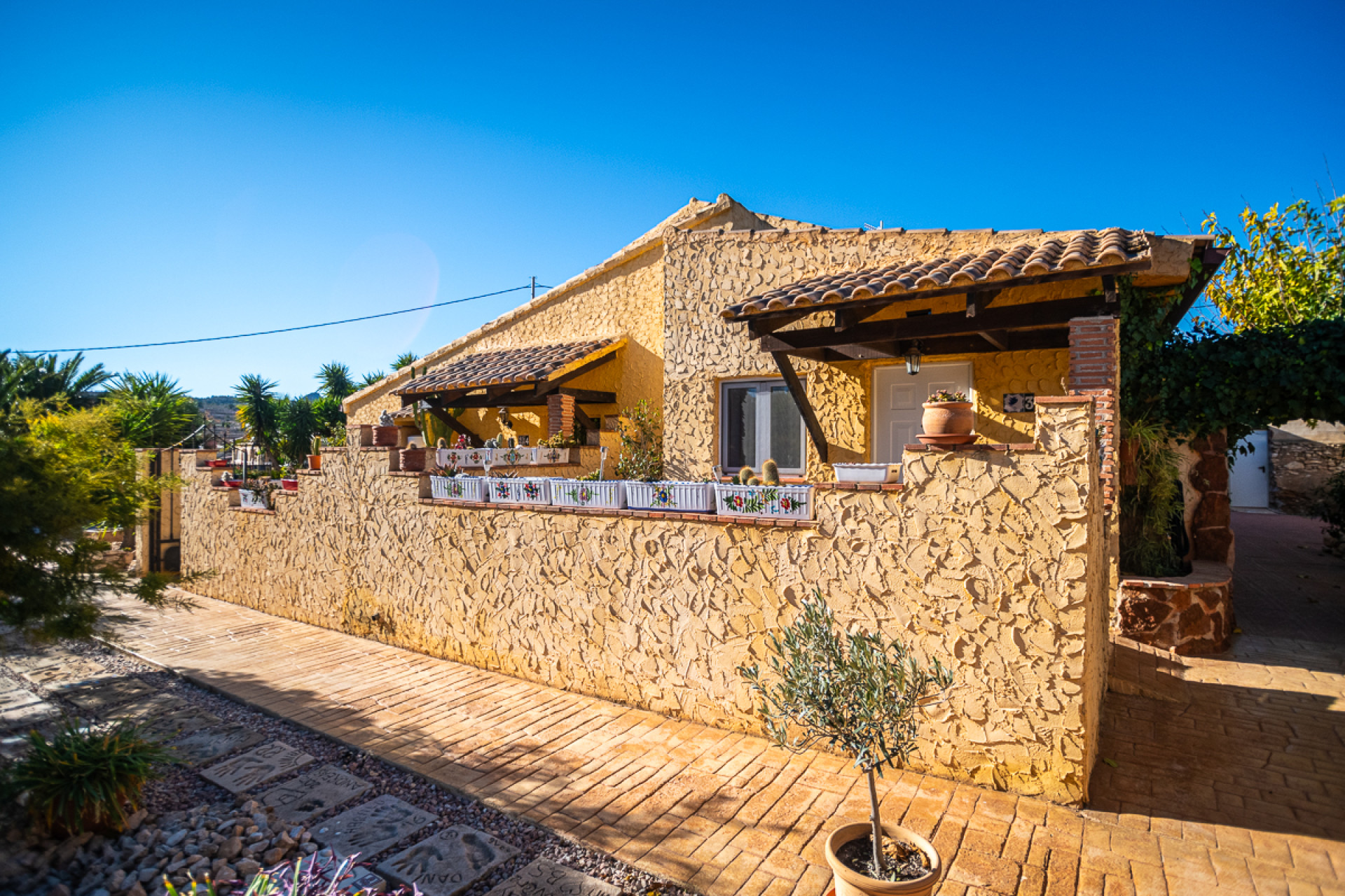 Reventa - Propiedades comerciales - Hondón de las Nieves - Costa Blanca Sur