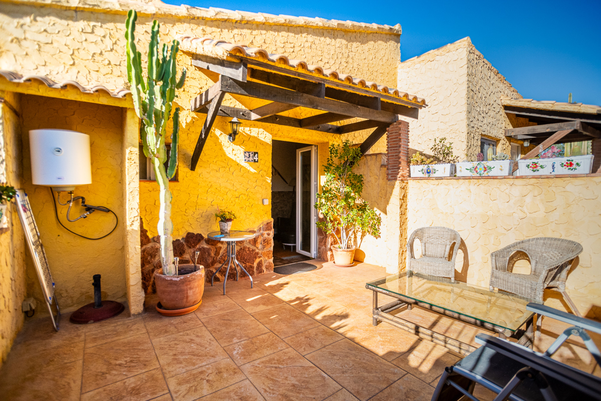 Reventa - Propiedades comerciales - Hondón de las Nieves - Costa Blanca Sur