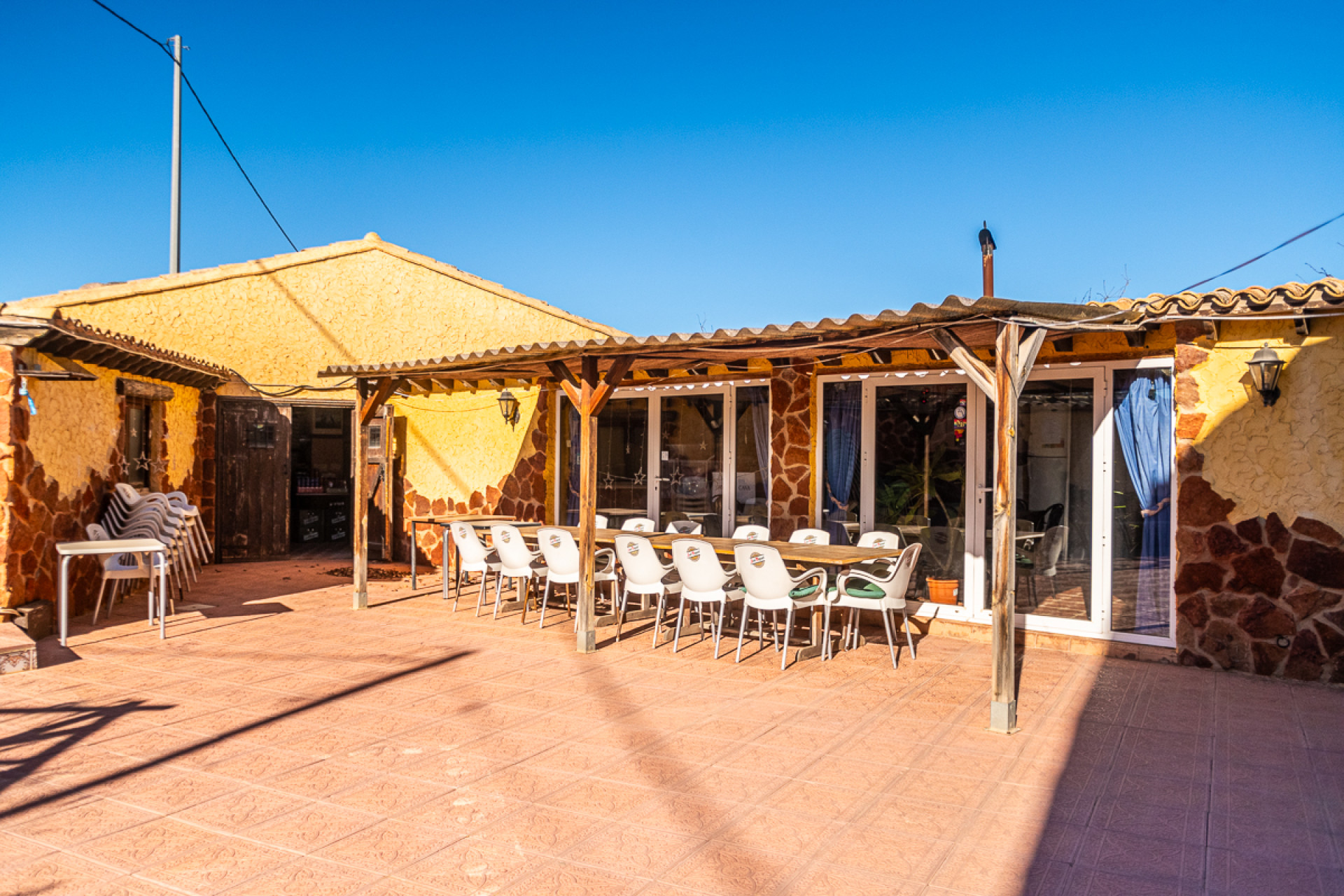 Reventa - Propiedades comerciales - Hondón de las Nieves - Costa Blanca Sur