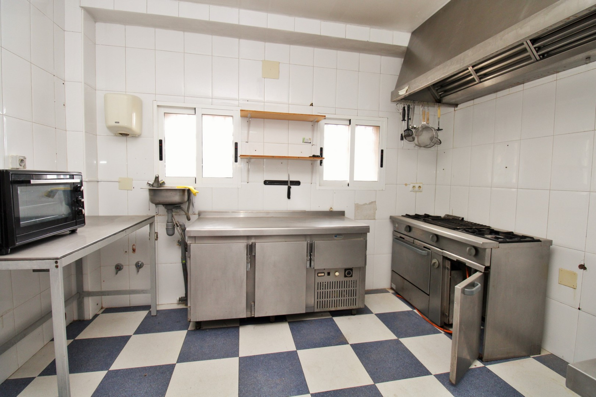 Reventa - Propiedades comerciales - Villamartin - Costa Blanca Sur