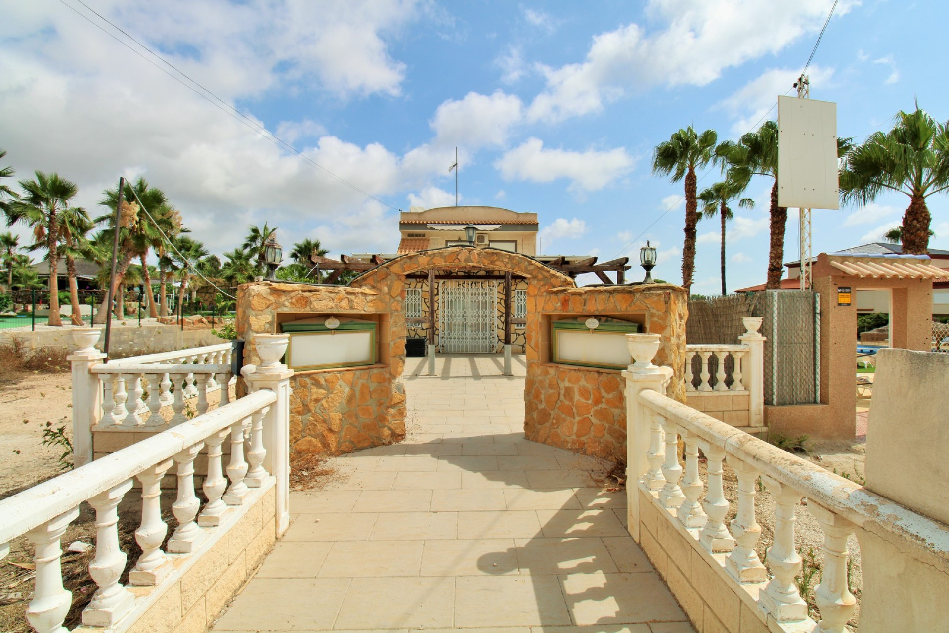 Reventa - Propiedades comerciales - Villamartin - Costa Blanca Sur