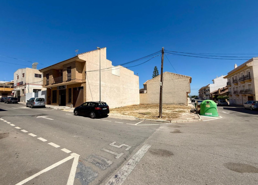 Reventa - Terreno edificable - San Miguel de Salinas - CENTRO URBANO