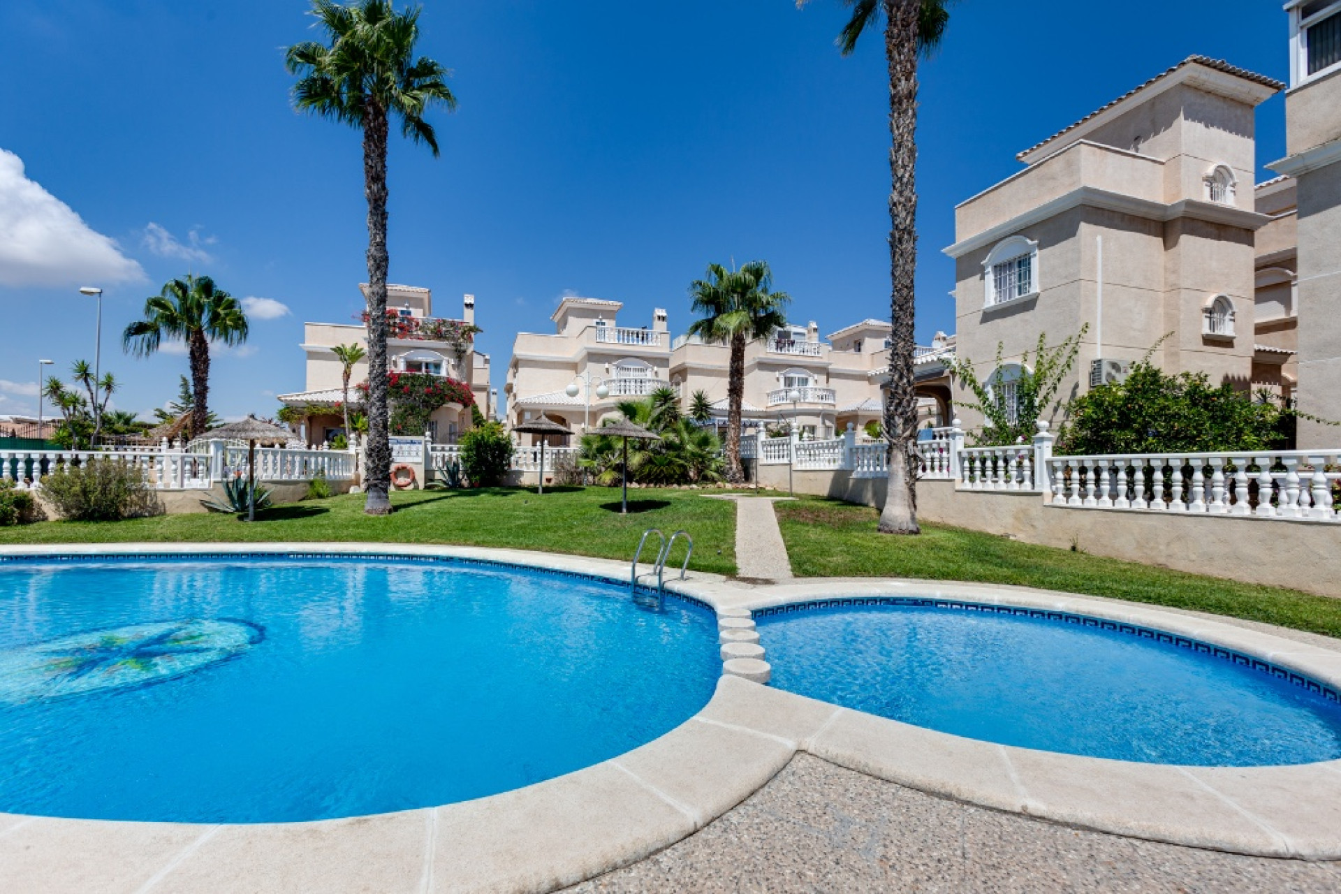 Reventa - Villa - Los Altos - Orihuela Costa