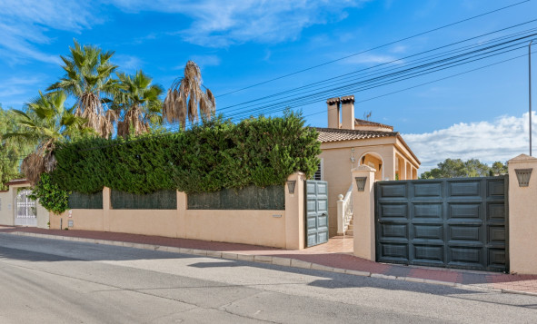 Resale - Villa - Los Balcones - Orihuela Costa