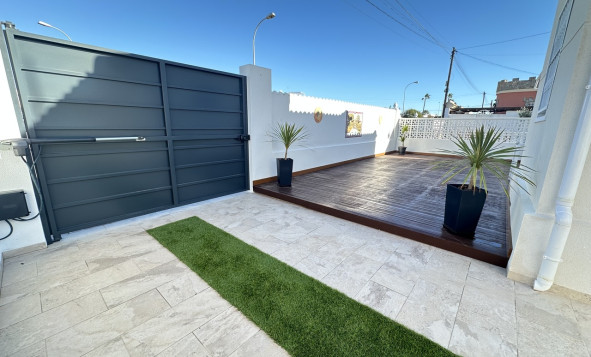 Resale - 4. House - Detached Villa - Torrevieja