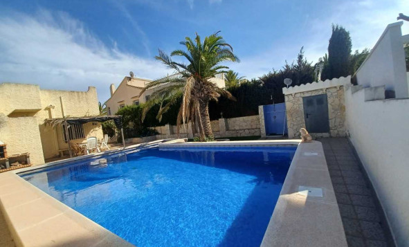 Resale - Villa - Los Balcones - Orihuela Costa