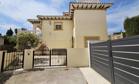 Resale - Villa - Playa Flamenca - Orihuela Costa