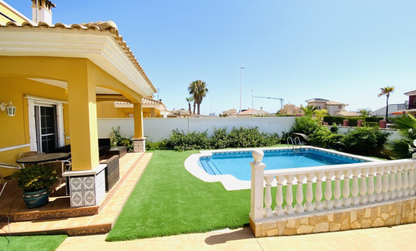 Resale - Villa - Cabo Roig - Orihuela Costa