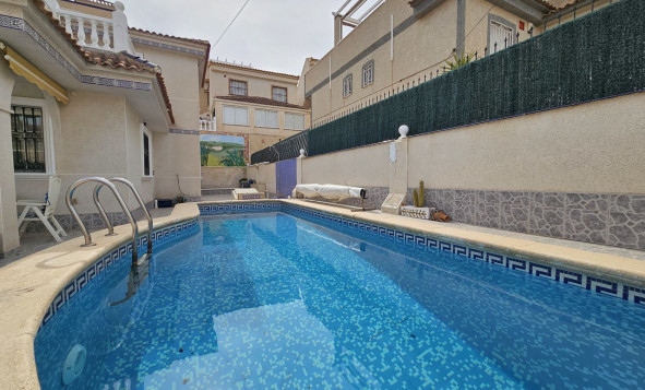 Resale - Villa - Villamartin - Orihuela Costa