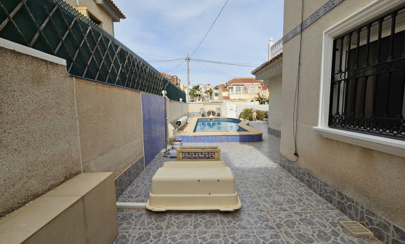 Resale - Villa - Villamartin - Orihuela Costa