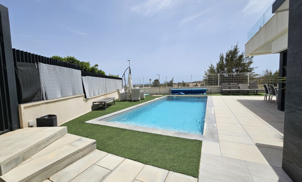 Resale - Villa - Villamartin - Orihuela Costa