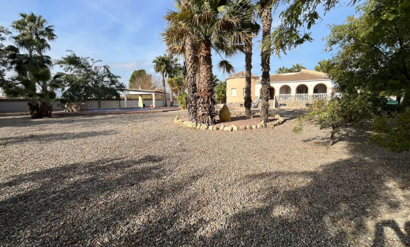 Resale - 4. House - Detached Villa - Catral