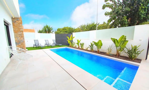 Resale - 4. House - Detached Villa - Pilar de la Horadada