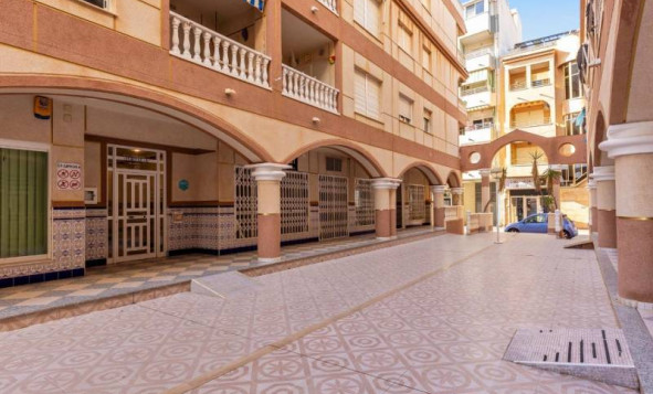 Resale - Apartment - La Mata - Torrevieja