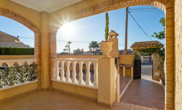 Resale - 4. House - Detached Villa - Orihuela Costa