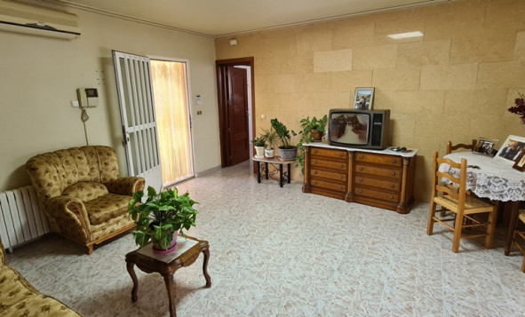 Resale - Villa - Orihuela