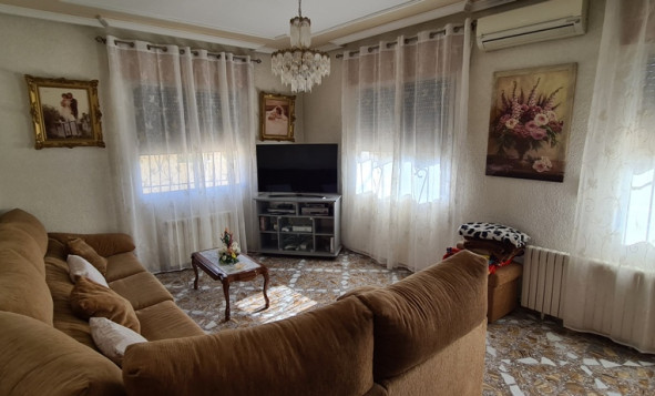 Resale - Villa - Orihuela