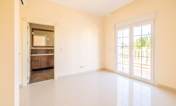 Resale - Villa - Orihuela Costa