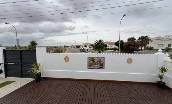 Resale - 4. House - Detached Villa - Torrevieja