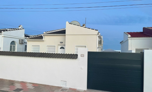 Resale - 4. House - Detached Villa - Torrevieja