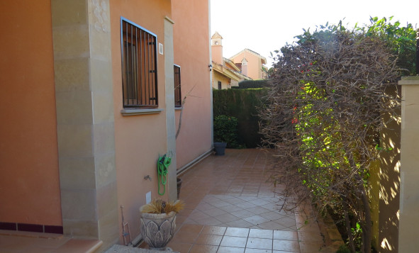 Resale - 4. House - Detached Villa - Algorfa - La Finca Golf