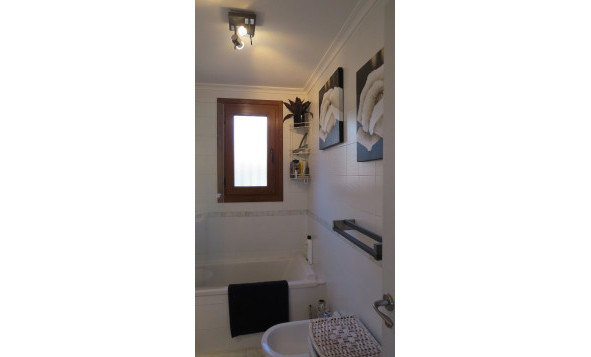 Resale - 4. House - Detached Villa - Algorfa - La Finca Golf