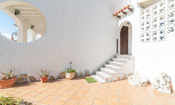 Resale - 4. House - Detached Villa - Orihuela Costa