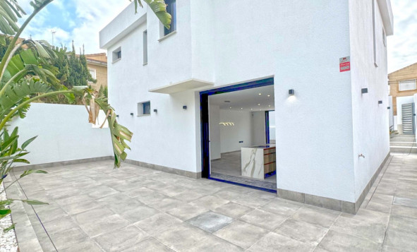 Resale - 4. House - Detached Villa - Torrevieja - Orihuela Costa