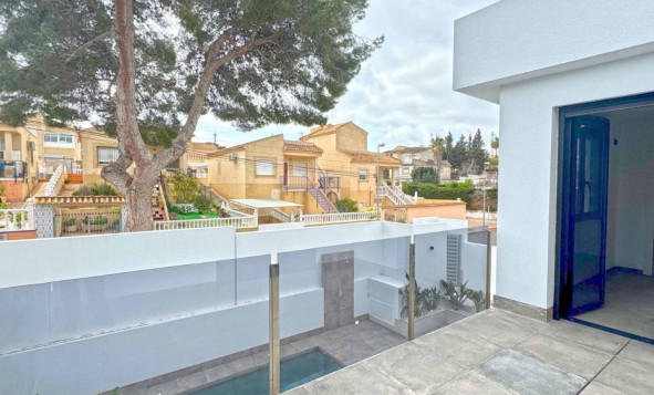 Resale - 4. House - Detached Villa - Torrevieja - Orihuela Costa