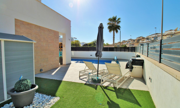 Resale - 4. House - Detached Villa - Villamartin - Orihuela Costa