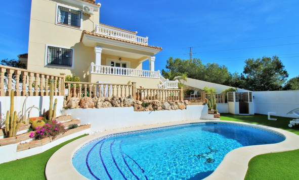 Herverkoop - 4. House - Detached Villa - Villamartin - Orihuela Costa