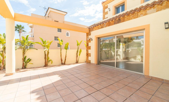 Herverkoop - 4. House - Detached Villa - Torrevieja - Aguas nuevas 2