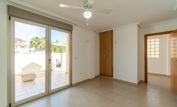 Reventa - 4. House - Detached Villa - Torrevieja - Aguas nuevas 2