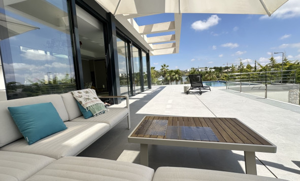 Herverkoop - 3. Halfvrijstaand huis - Las Colinas Golf and Country Club - Costa Blanca Zuid