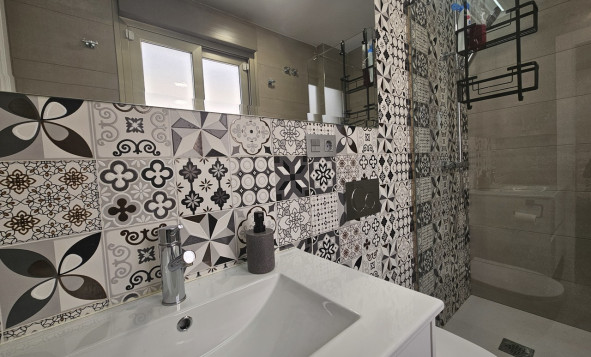 Herverkoop - 3. Halfvrijstaand huis - Villamartin - Costa Blanca Zuid