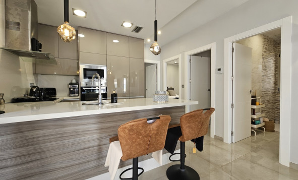 Herverkoop - 3. Halfvrijstaand huis - Villamartin - Costa Blanca Zuid