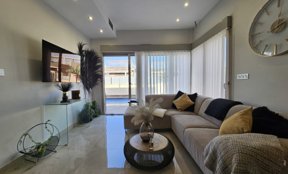 Herverkoop - 3. Halfvrijstaand huis - Villamartin - Costa Blanca Zuid