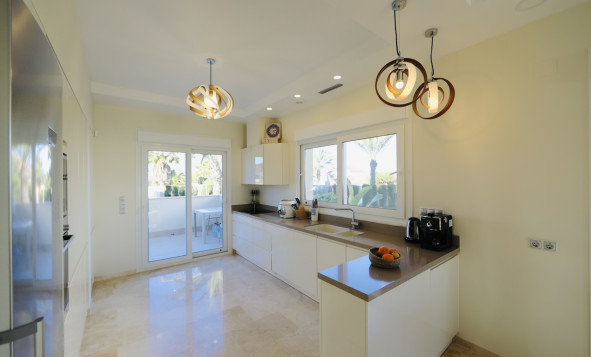 Resale - 3. Semi-detached house - La Zenia - Costa Blanca South