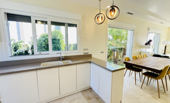 Resale - 3. Semi-detached house - La Zenia - Costa Blanca South