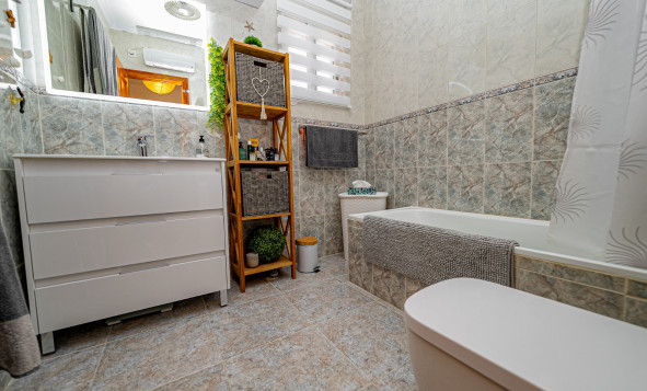 Herverkoop - 3. Halfvrijstaand huis - Villamartin - Costa Blanca Zuid