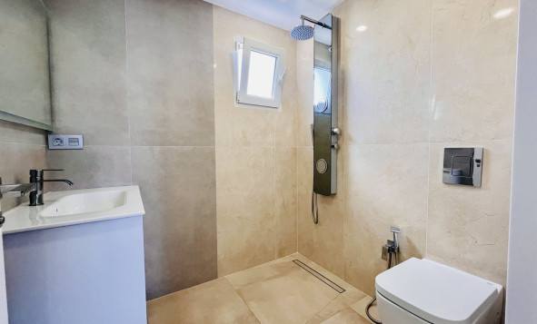 Herverkoop - 3. Halfvrijstaand huis - Los Balcones - Costa Blanca Zuid