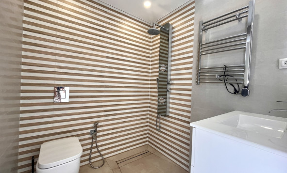 Herverkoop - 3. Halfvrijstaand huis - Los Balcones - Costa Blanca Zuid