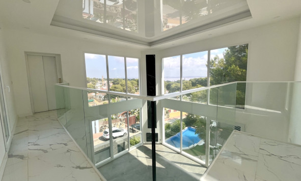 Herverkoop - 3. Halfvrijstaand huis - Los Balcones - Costa Blanca Zuid