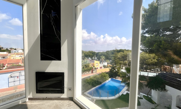 Herverkoop - 3. Halfvrijstaand huis - Los Balcones - Costa Blanca Zuid