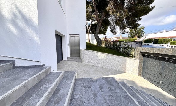 Herverkoop - 3. Halfvrijstaand huis - Los Balcones - Costa Blanca Zuid