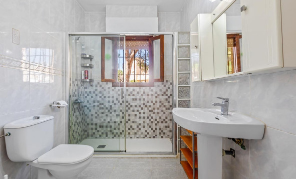 Herverkoop - 3. Halfvrijstaand huis - Villamartin - Costa Blanca Zuid