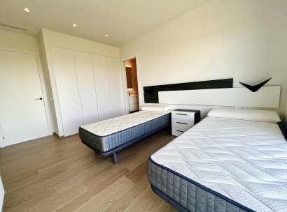 Appartement · Herverkoop - Las Colinas Golf Resort · Alicante · Spanje