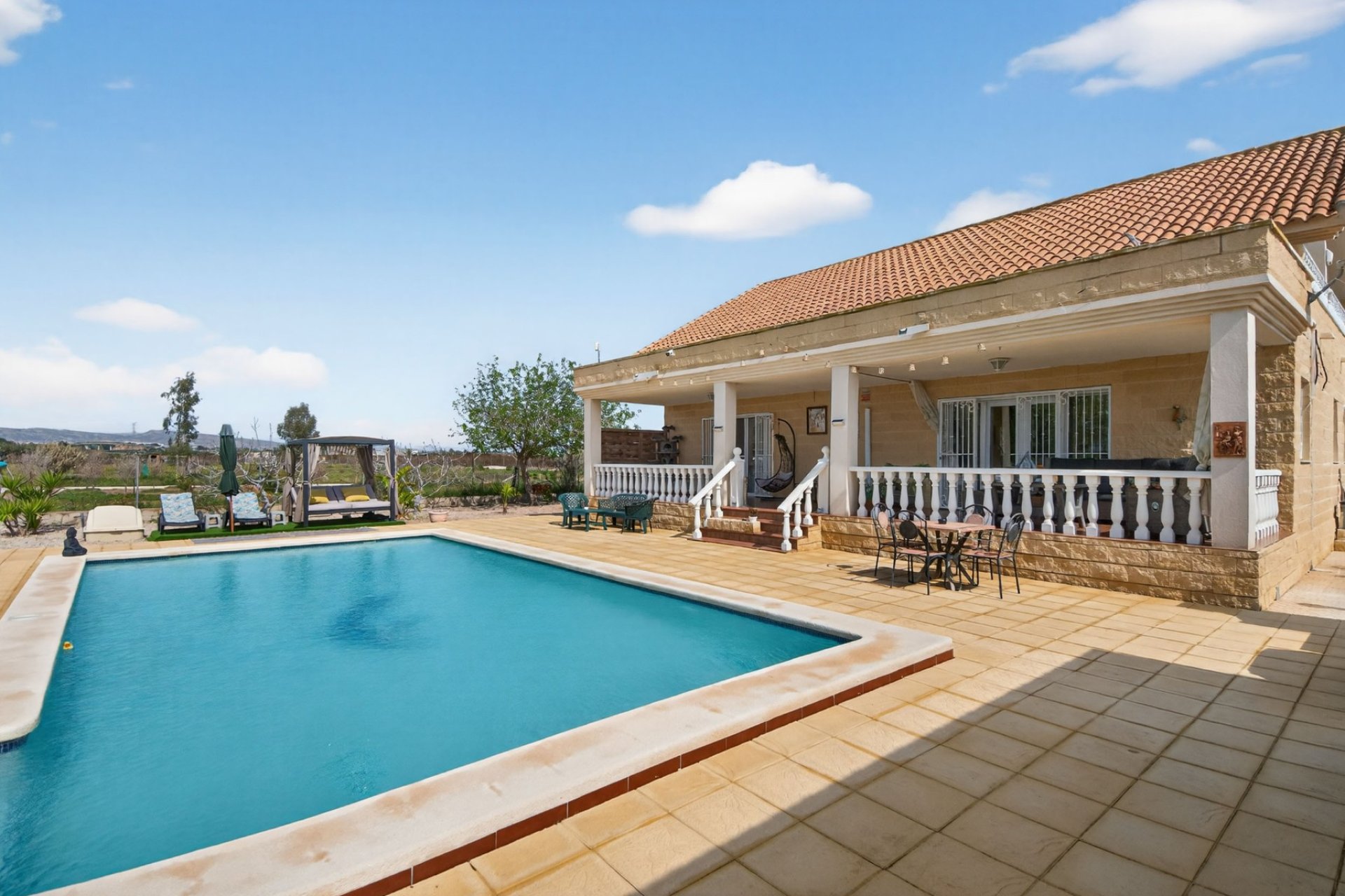 Resale - finca - Crevillente