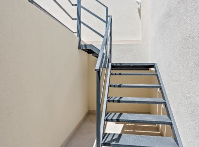 3 Detached Villas · Herverkoop - Daya Nueva · Alicante · Spanje