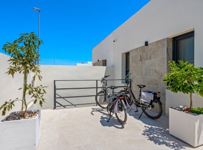 3 Detached Villas · Herverkoop - Daya Nueva · Alicante · Spanje